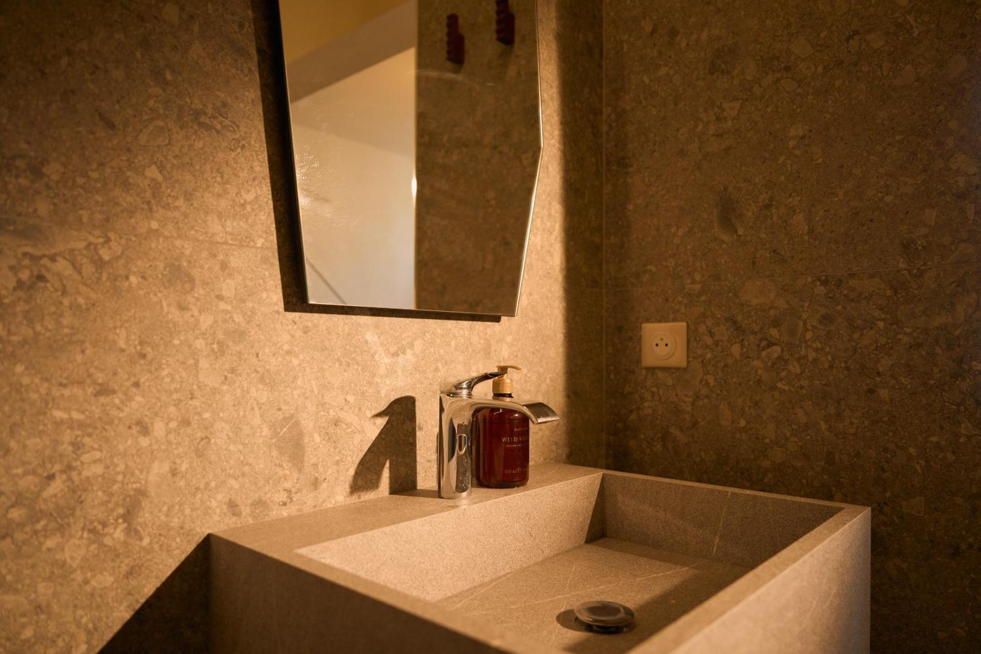 Suite Atypique - Jacuzzi Privatif En Centre Ville De Cognac Ngoại thất bức ảnh